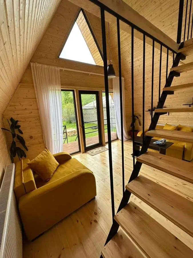 Thomas' Hut