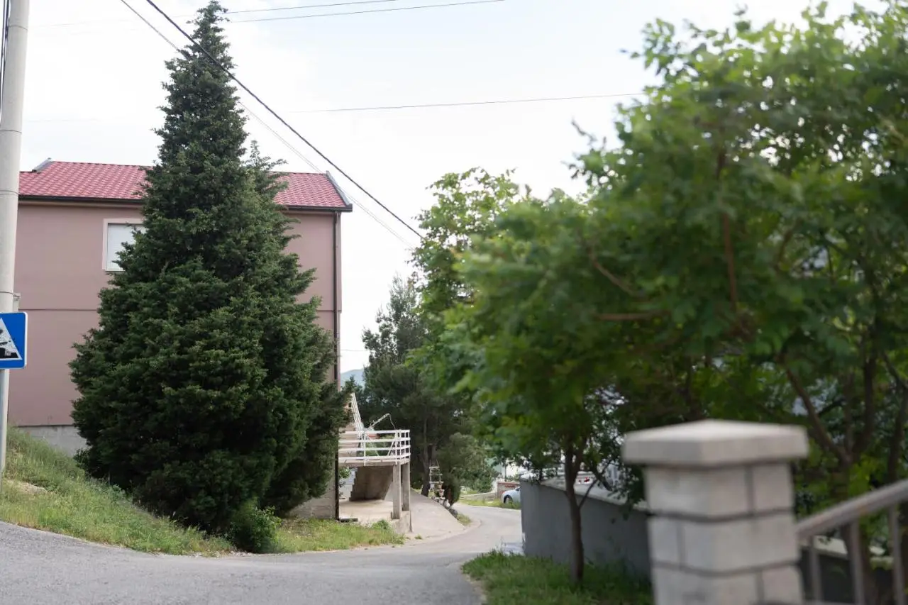 Skywalk House