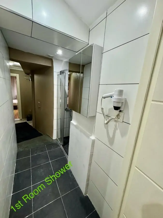 Aram Kerasi Rooms