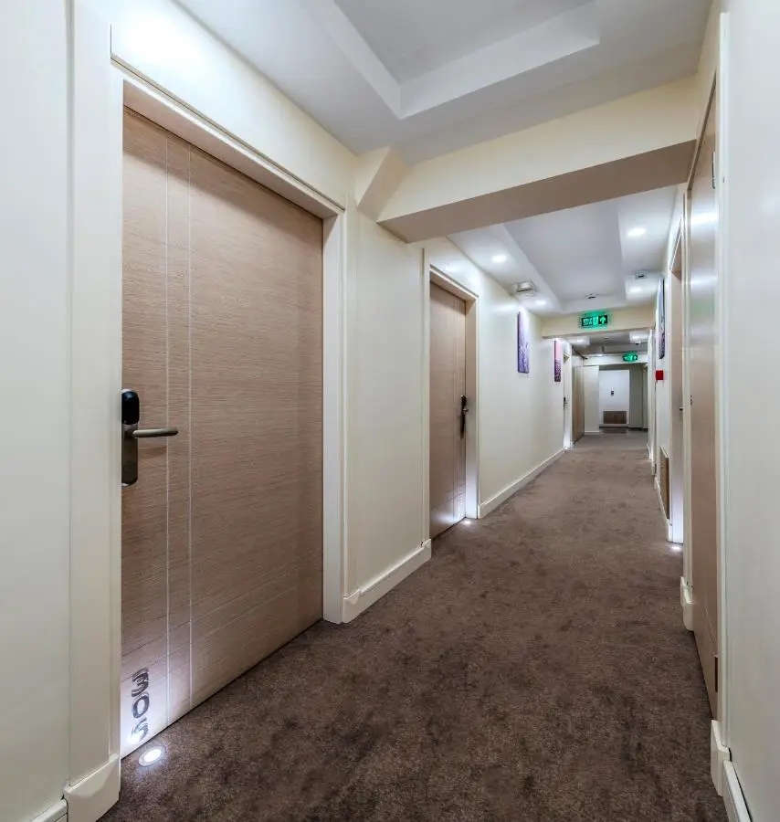Roys Hotel & Suites