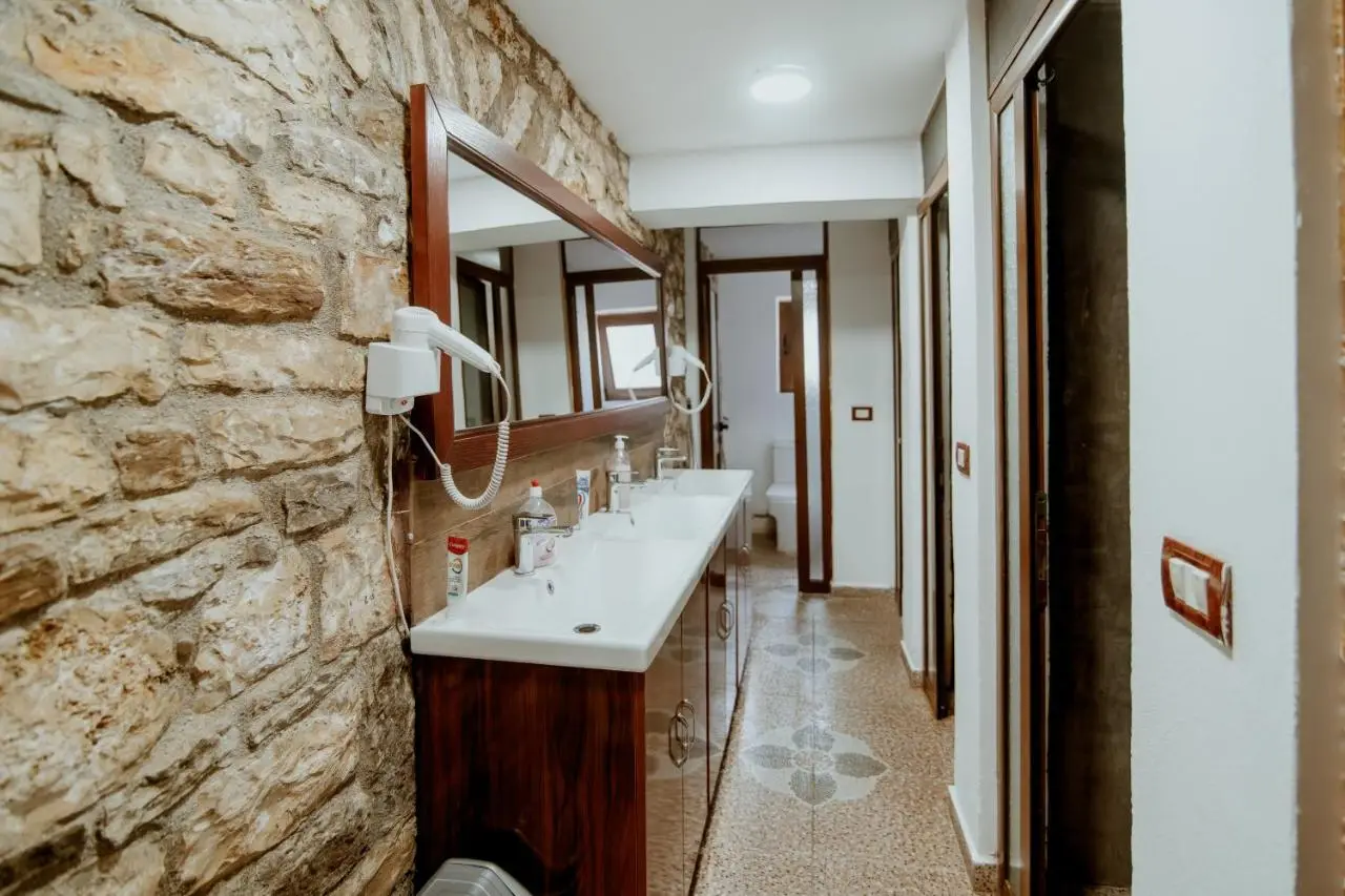 Berat Backpackers Hostel