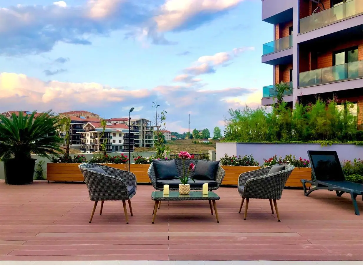 Green Hills Suites
