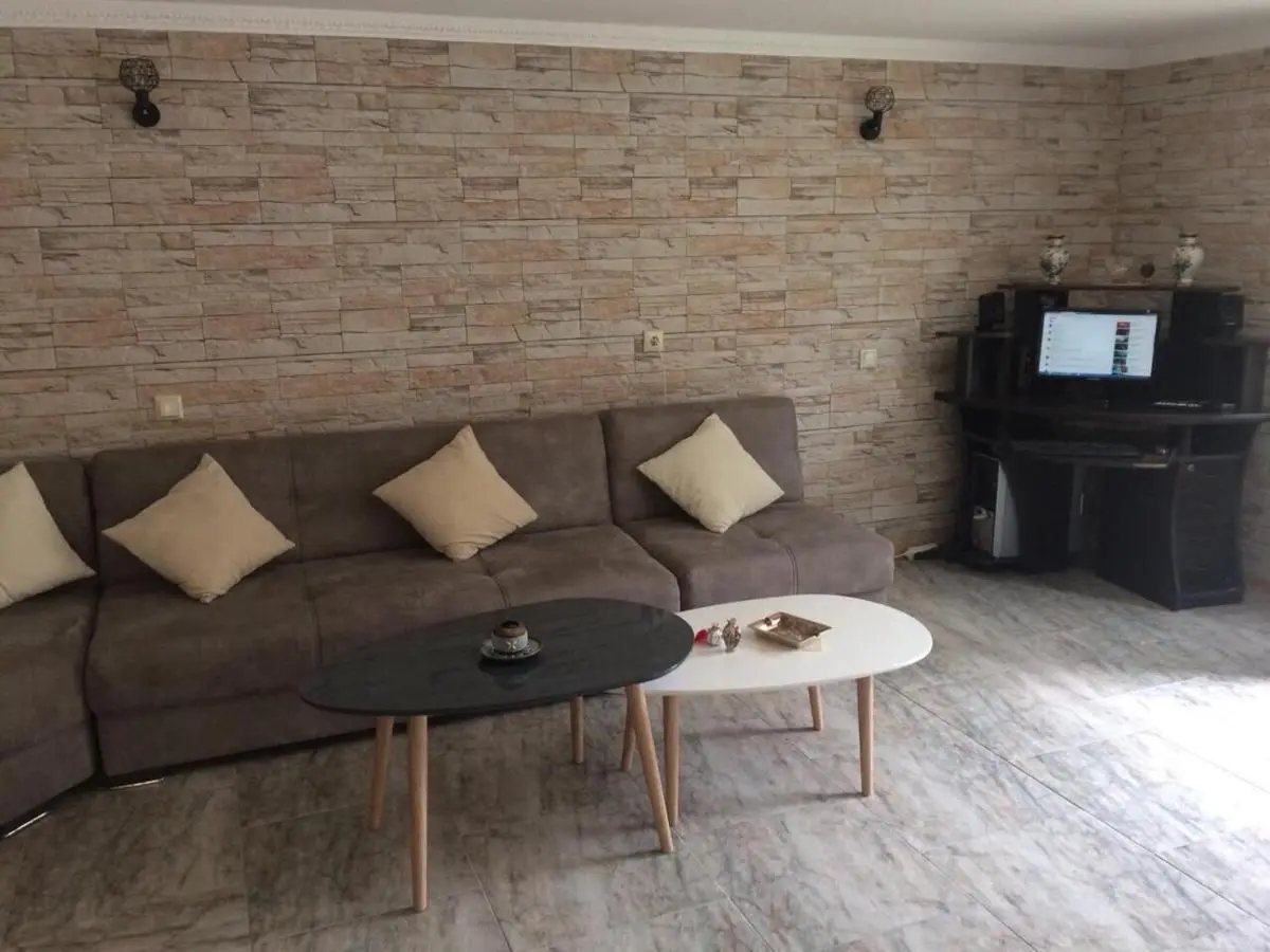 Kvara's House