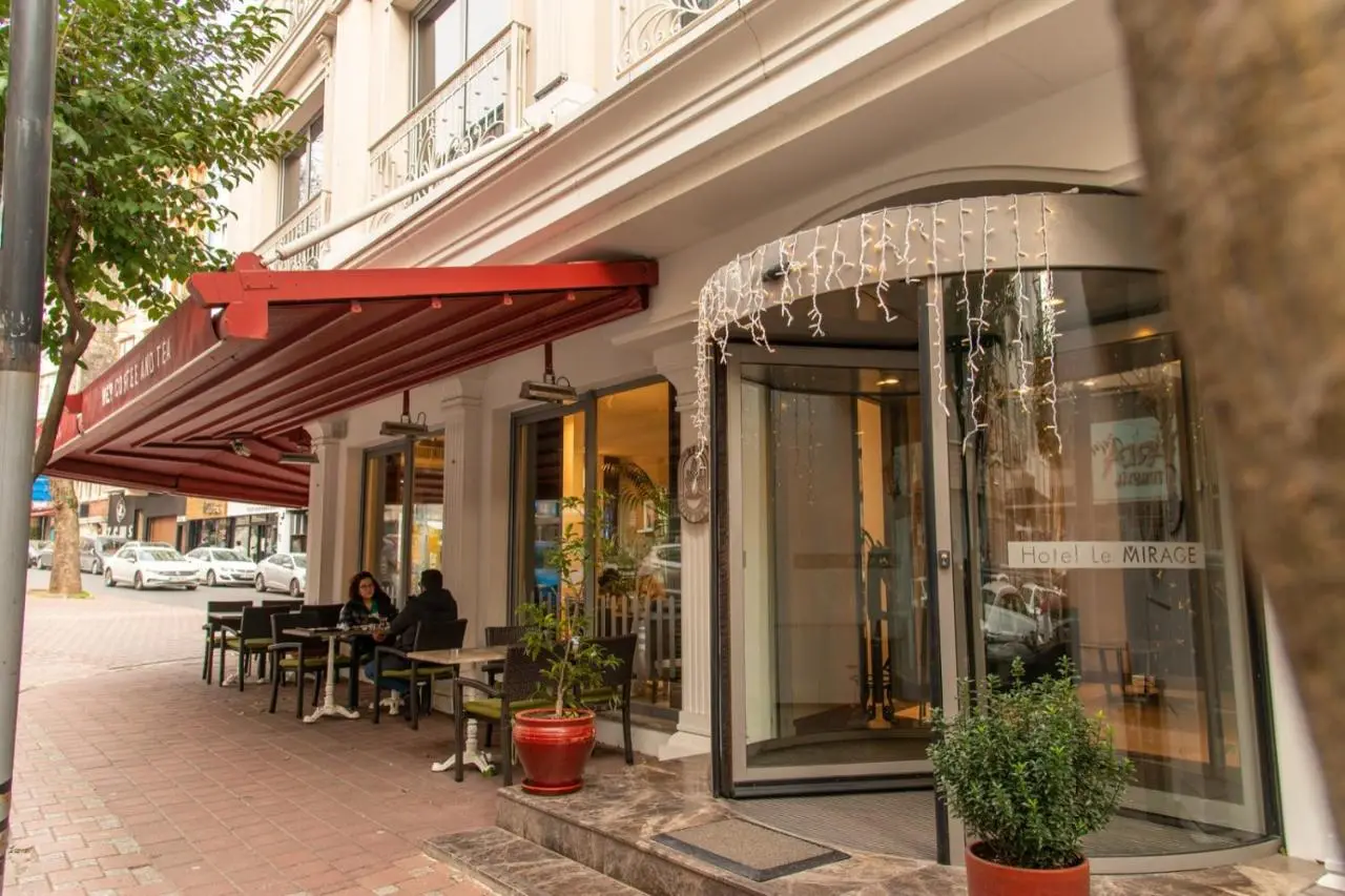 Le Mirage Hotel