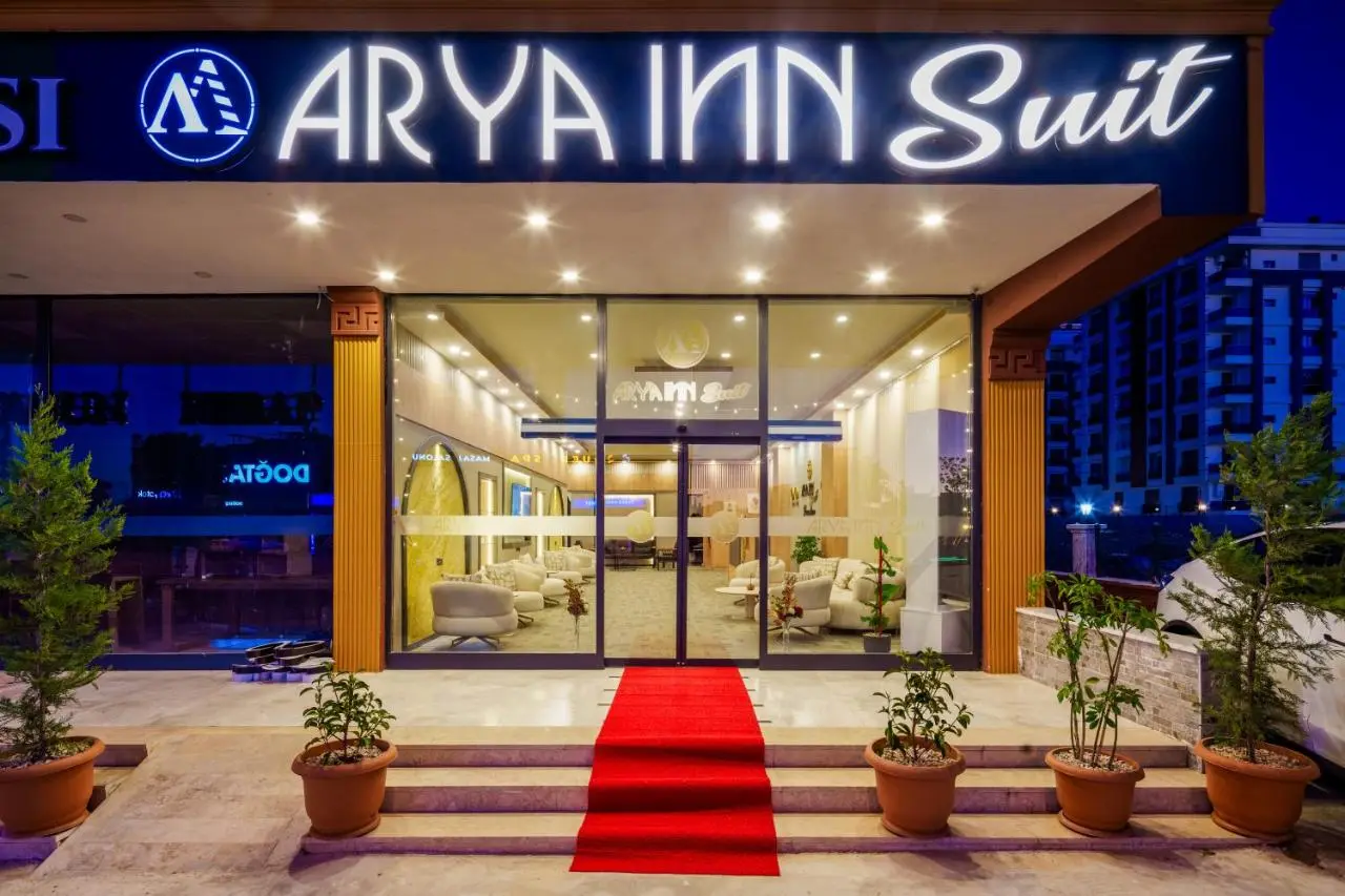 Arya inn suit