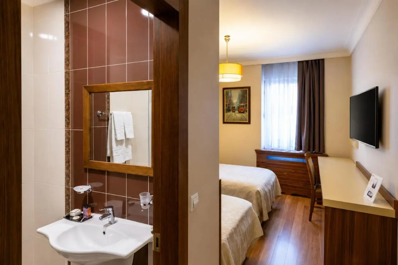 My Rose Hotel