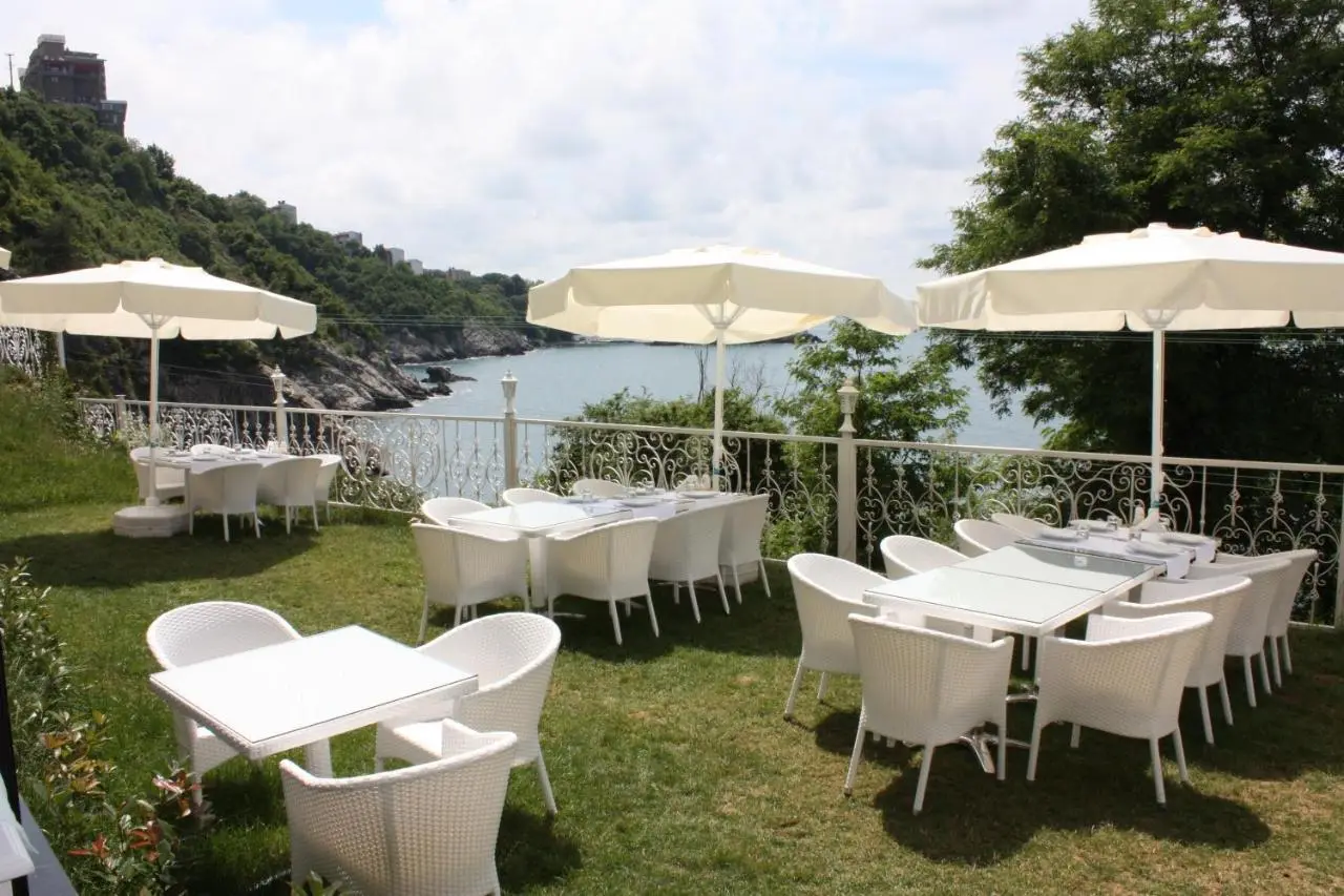 Bab-i Zer Hotel