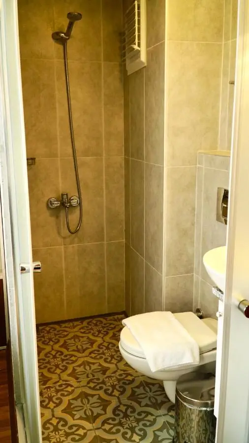 QONAQ HOTEL & SUITES