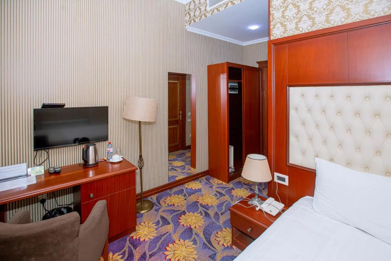 Clover Hotel F1 View