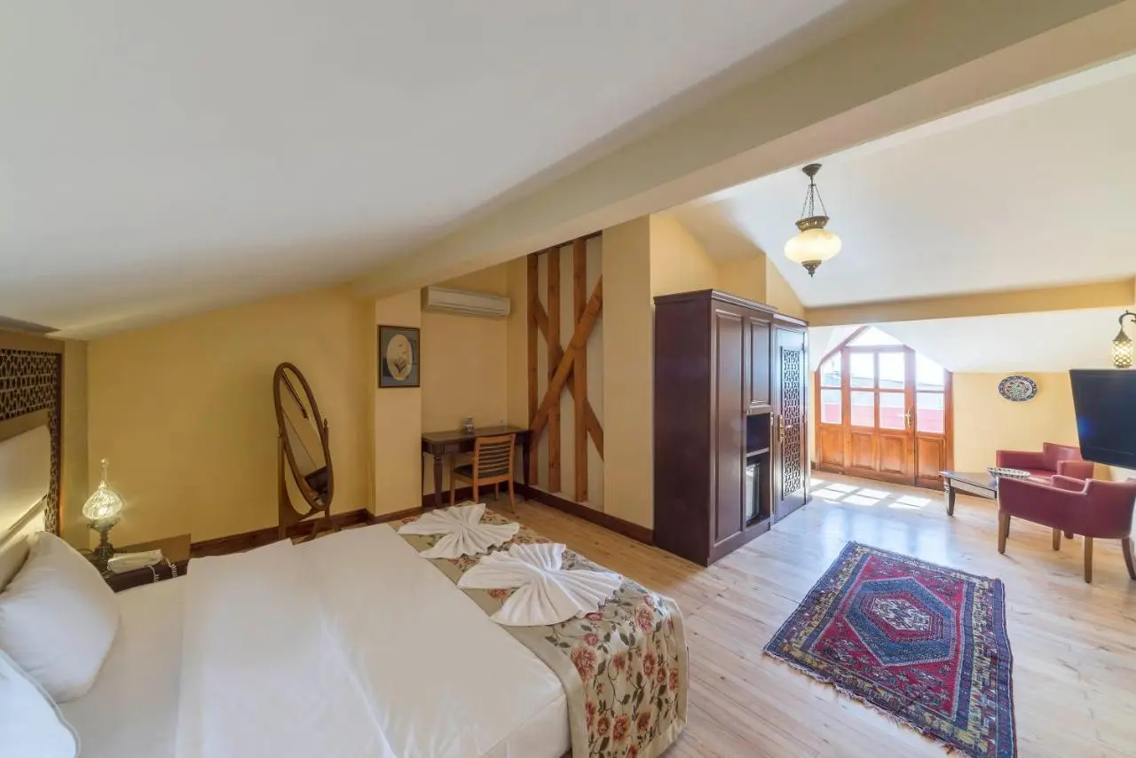 Lalinn Hotel