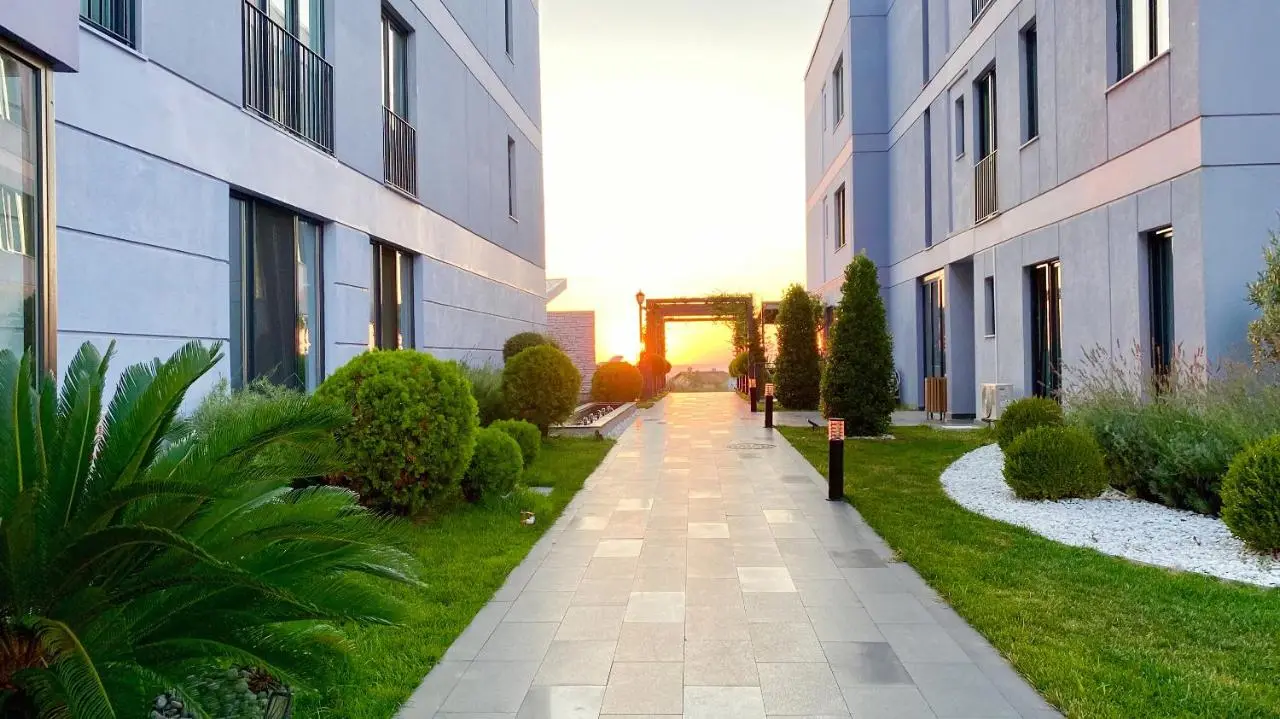 Green Hills Suites