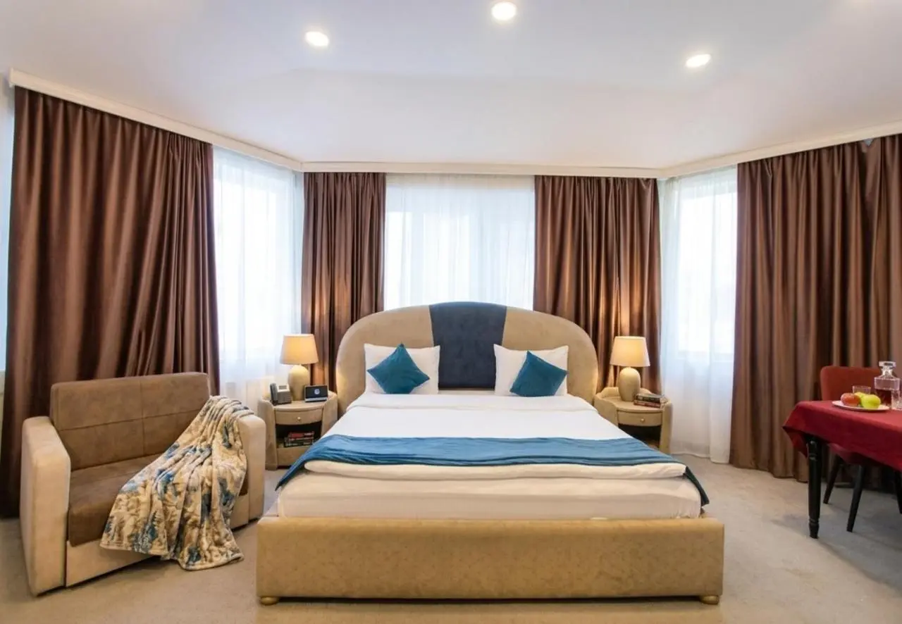 Sunday Luxury Hotel