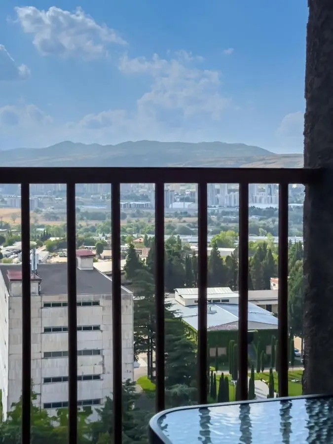 Shirin And Cozy Apartment With Jacuzzi Balcony