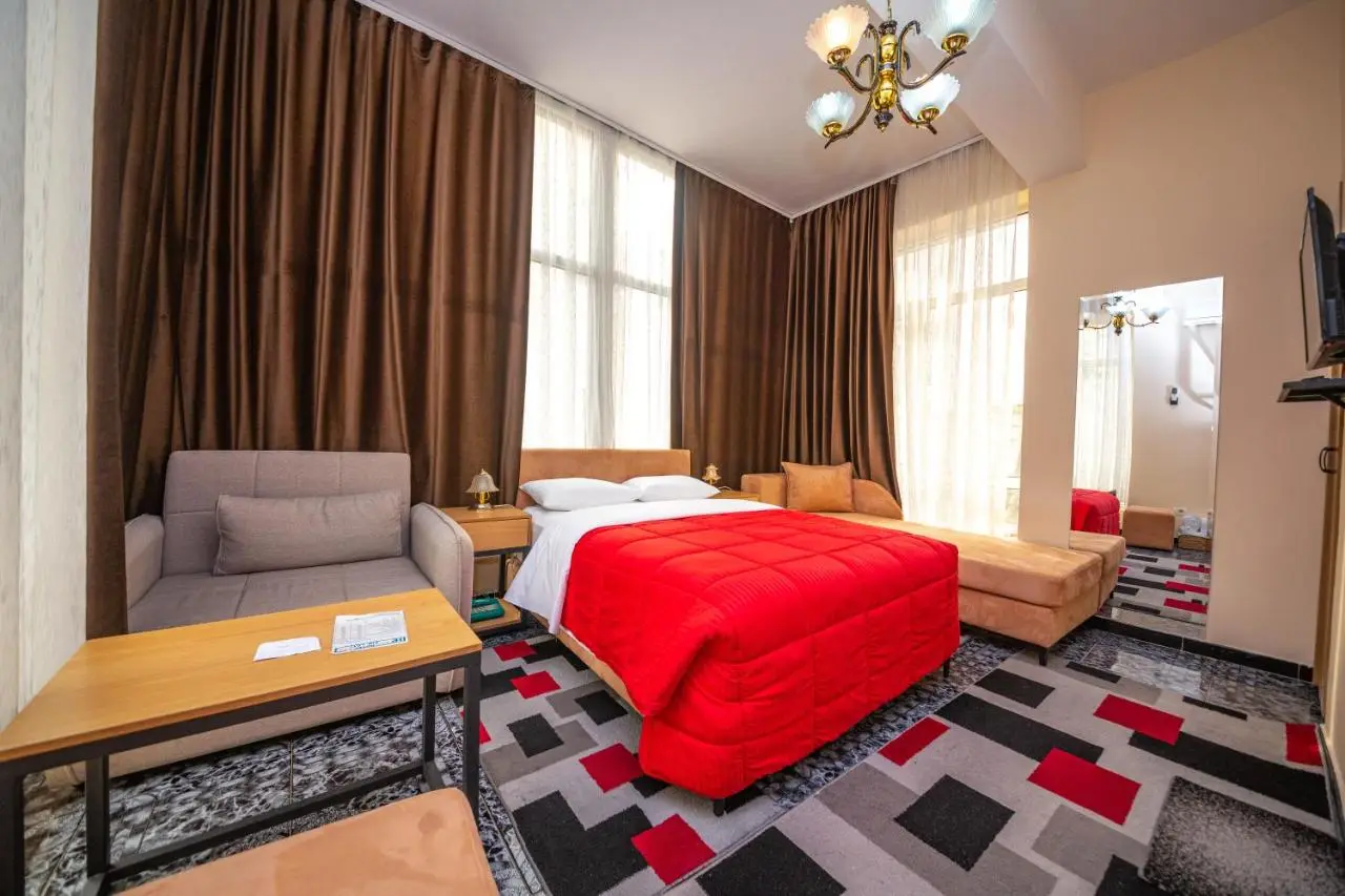 Hotel Pik Loti