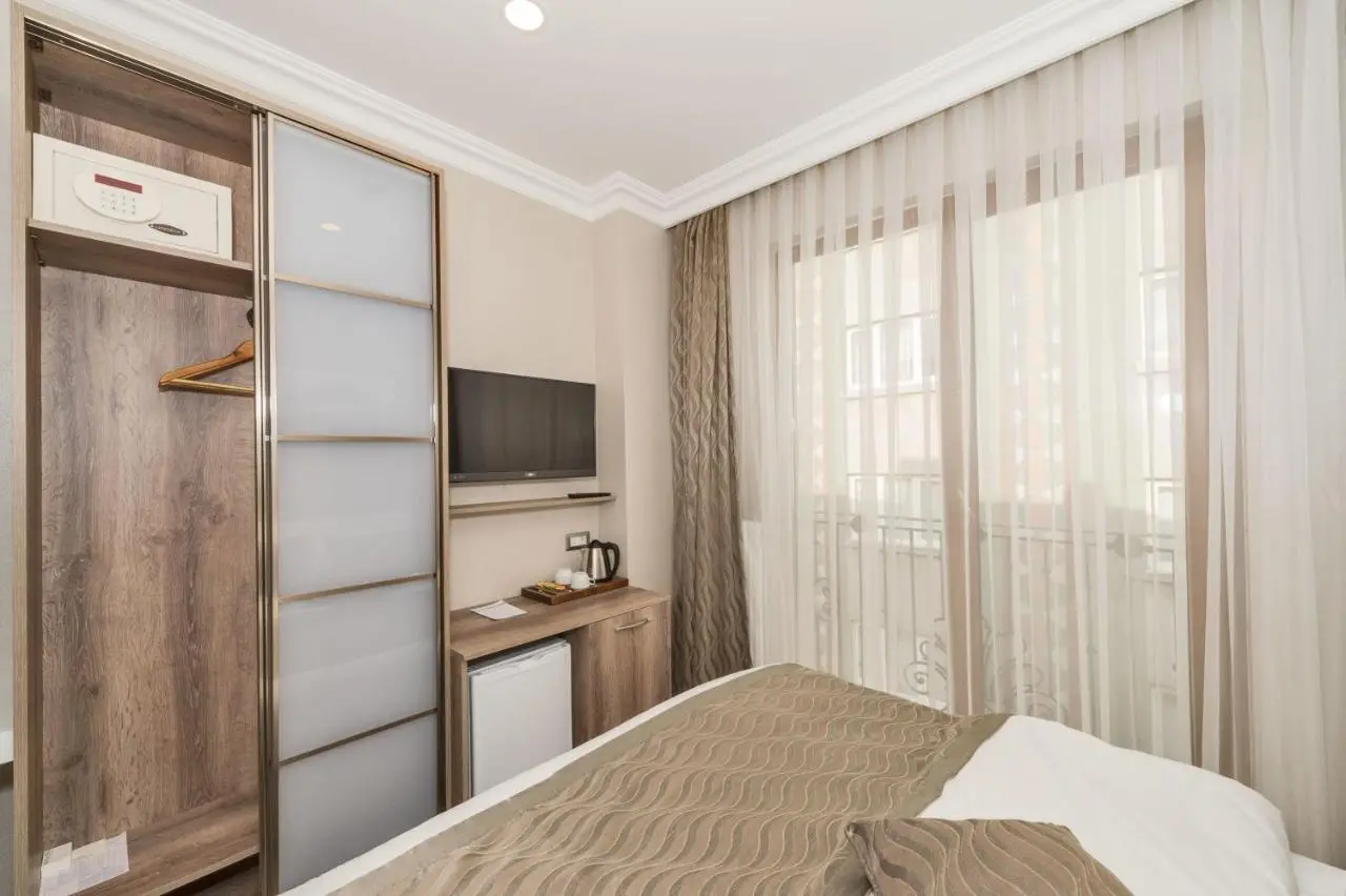 Alphonse Hotel