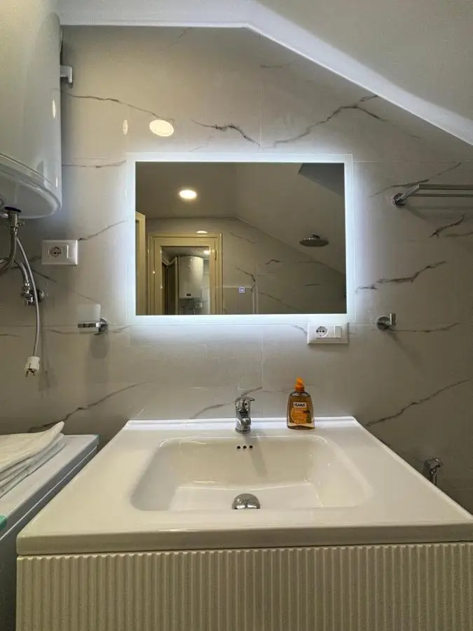 2Bedroom Apartment,free parking 06