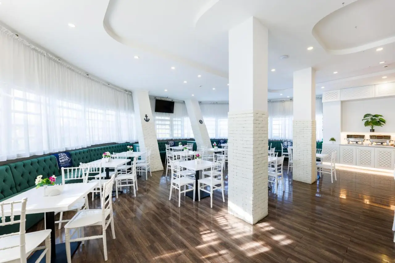 Cruise Hotel