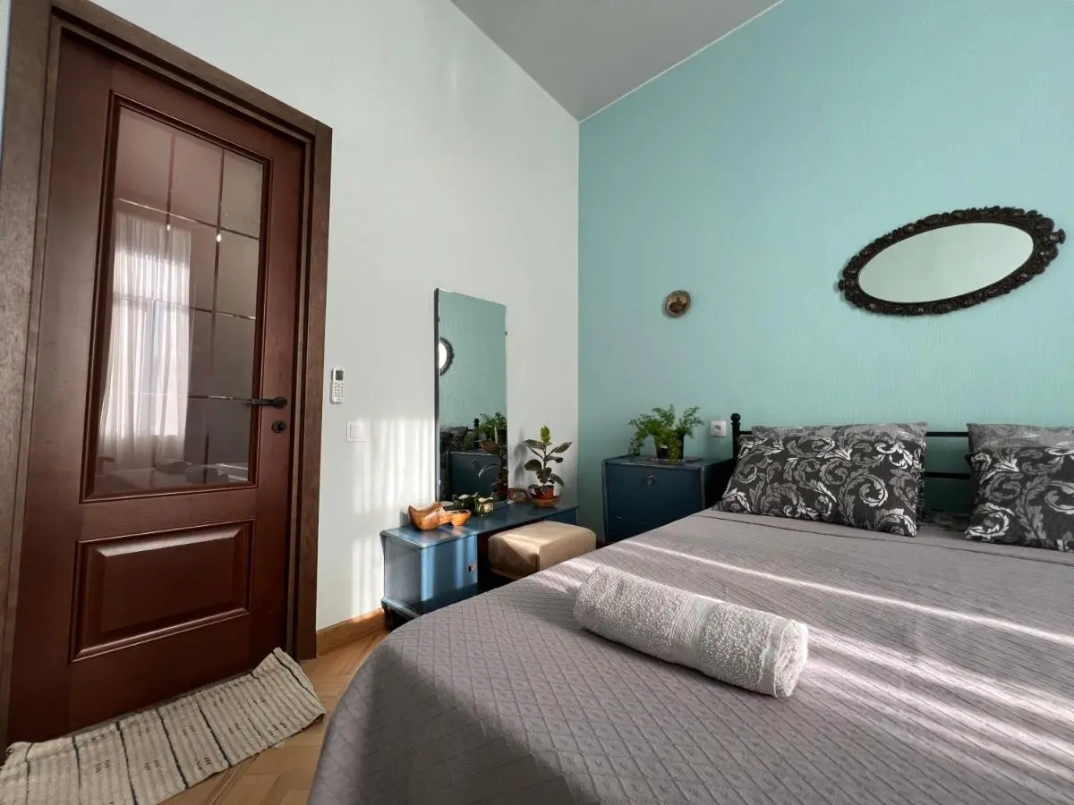 Lola Apartments TBS