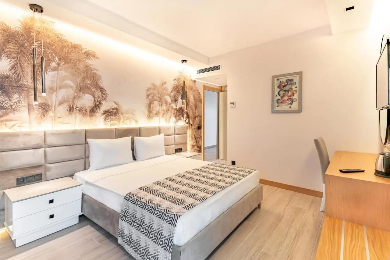 PEARLY HOTEL