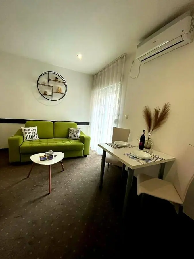 Apartments & Rooms Villa Zaad FREE PRIVATE PARKING