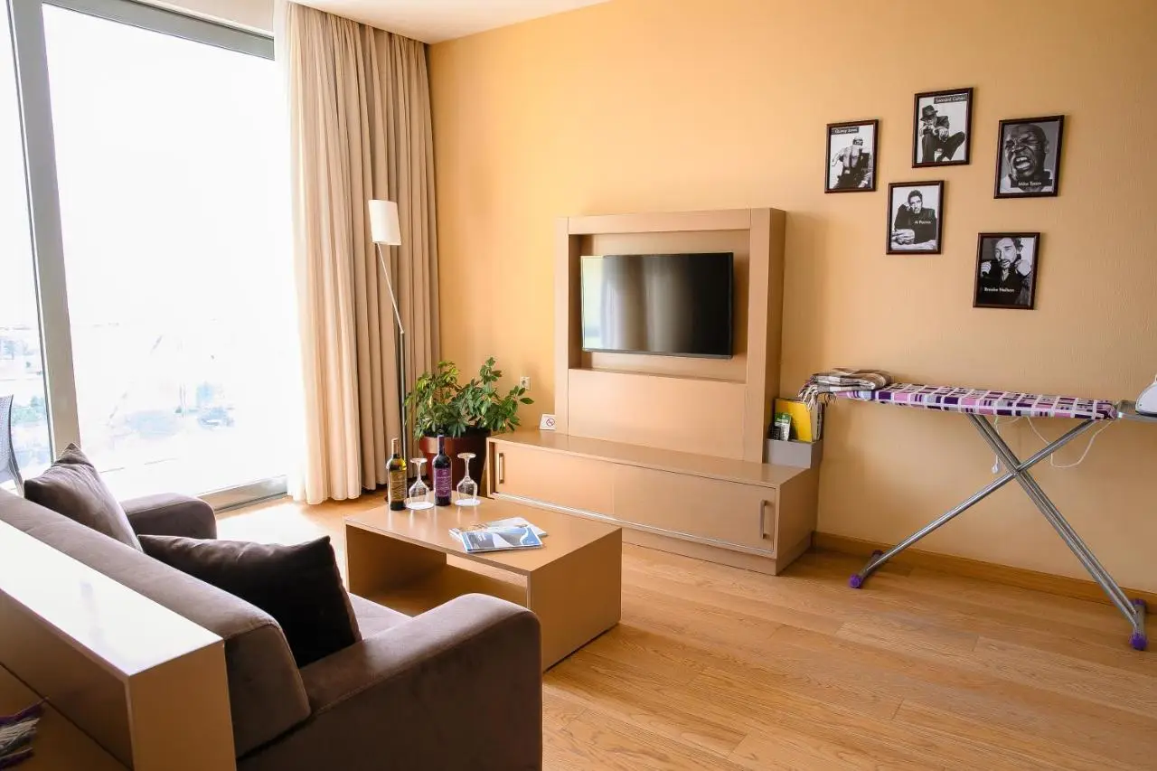 HomeBridge Hotel Apartments