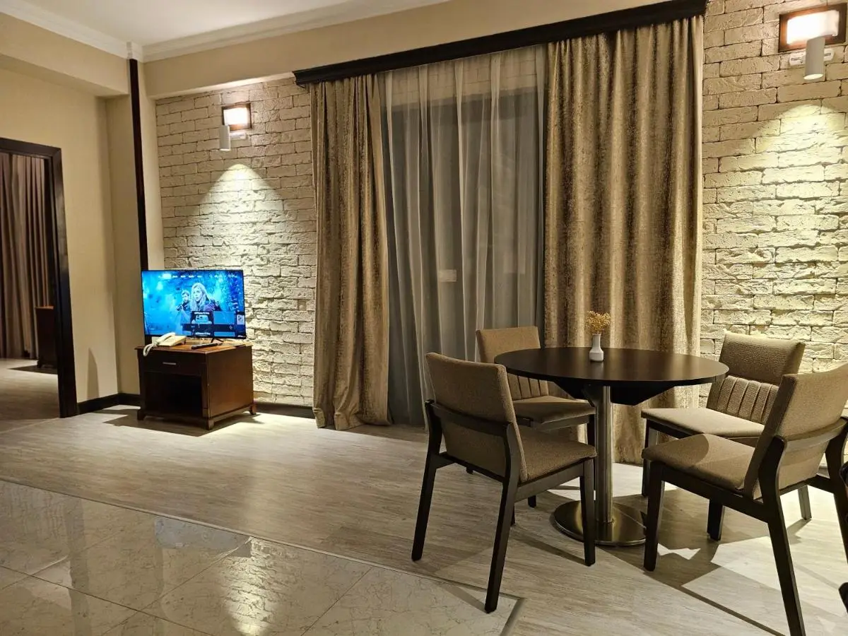 Crown Suites Hotel