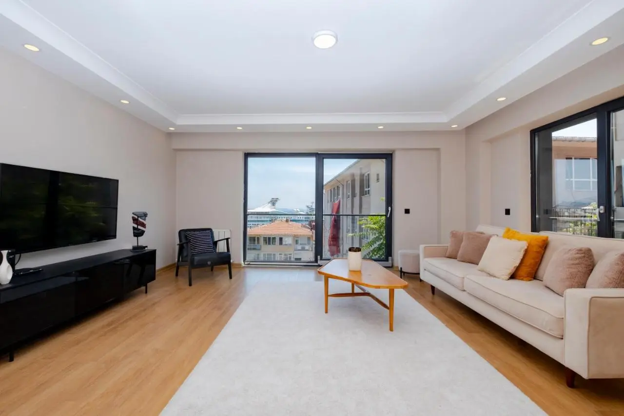 Sea View Two-Bedroom Suite in Managed Residence - Parking and Elevator