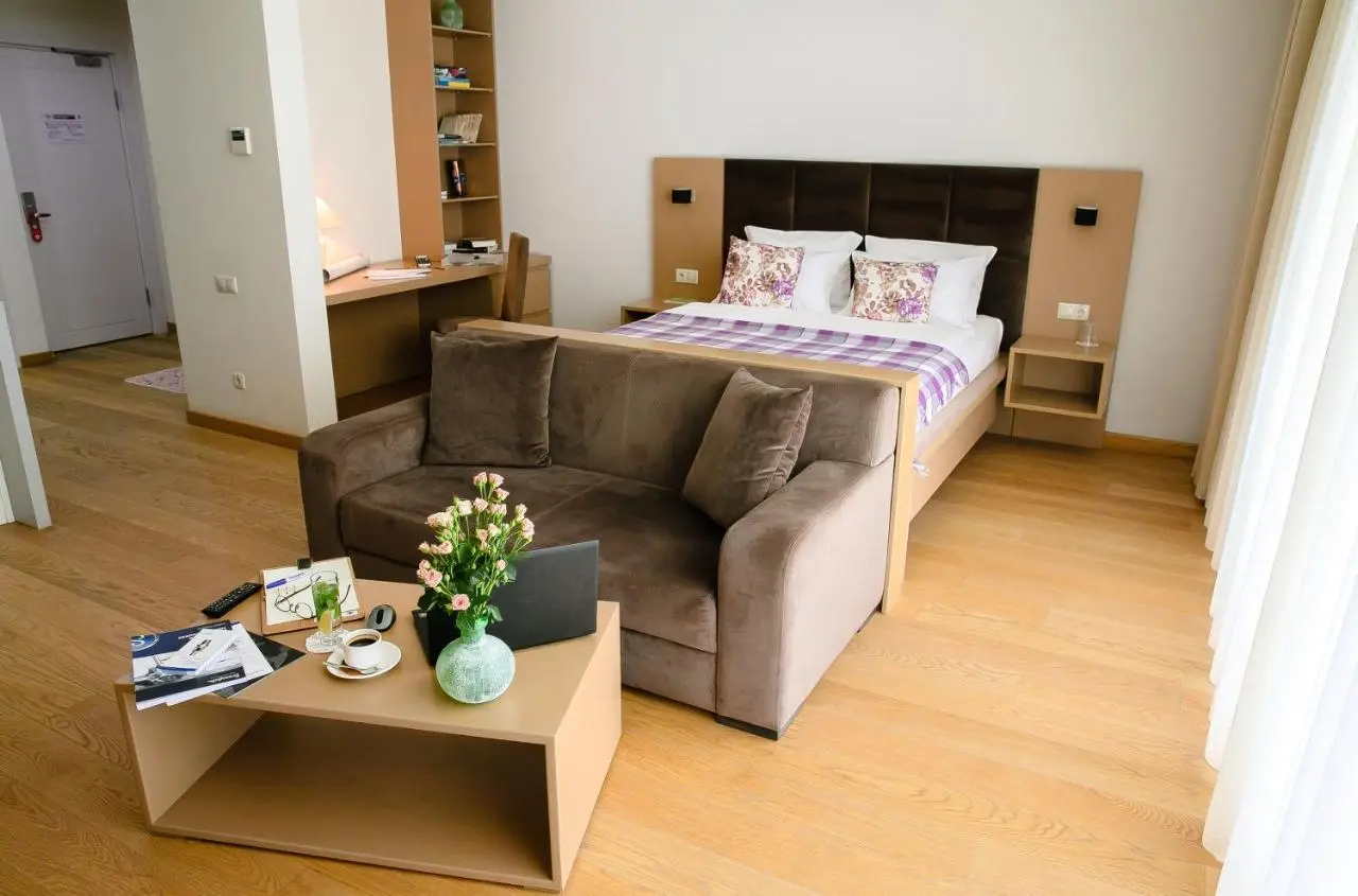 HomeBridge Hotel Apartments
