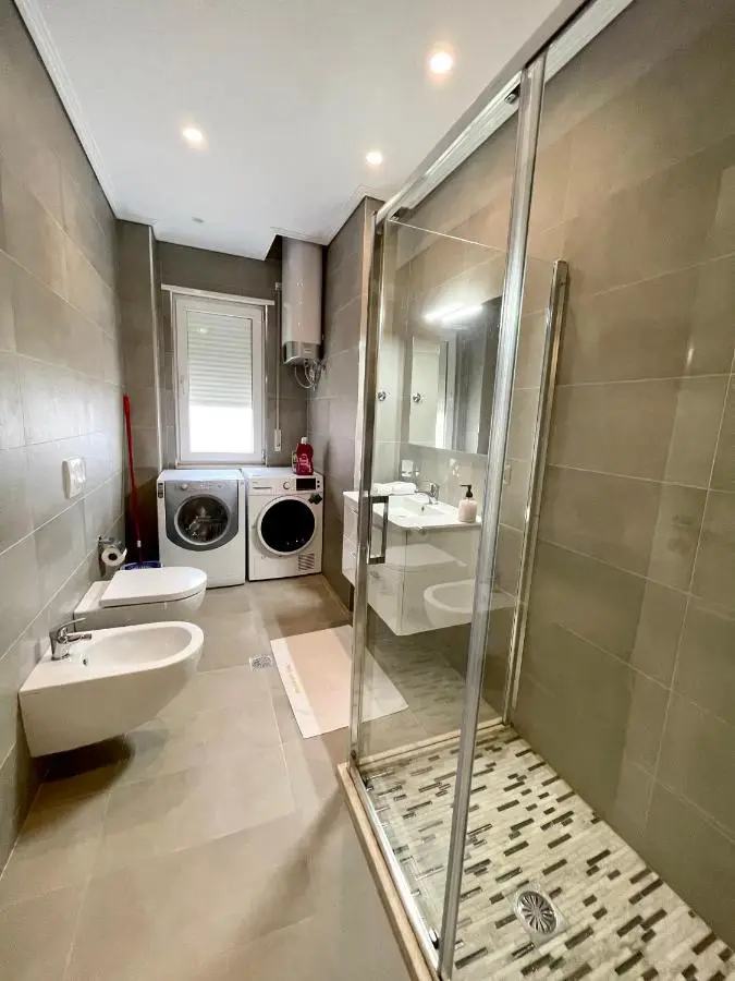 Queen’s Luxury Apartments Lake
