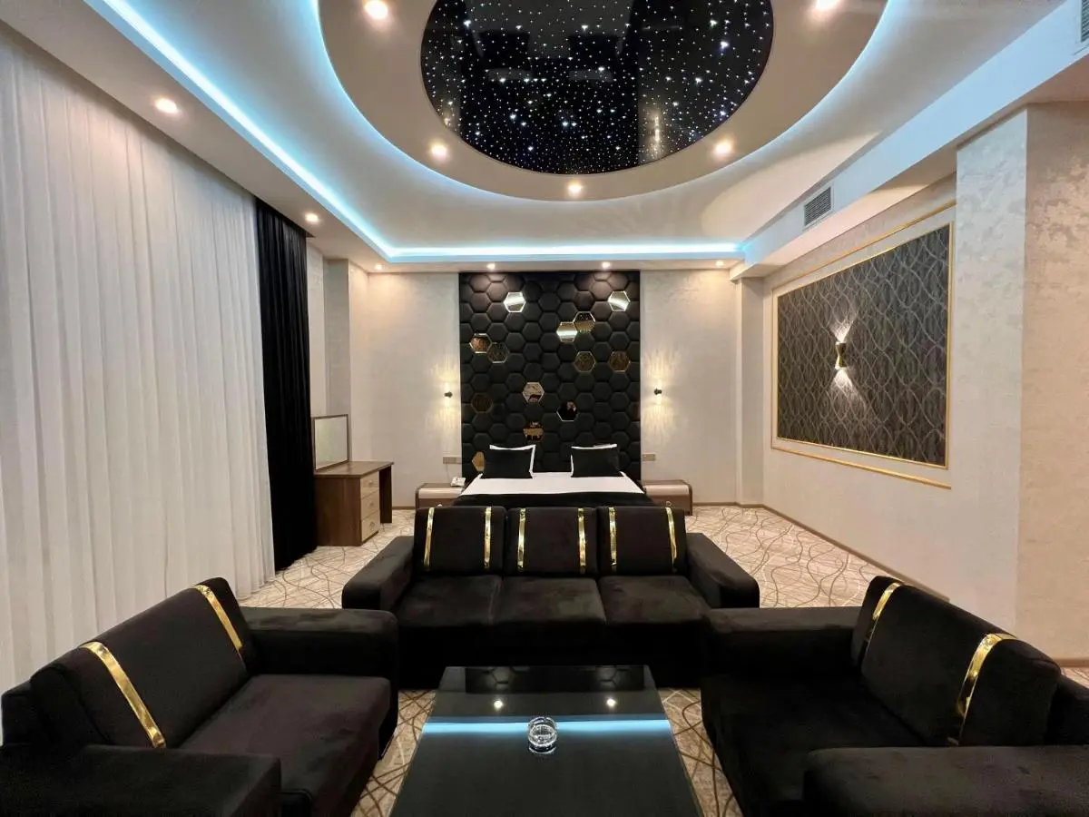 Royal Mansion Hotel