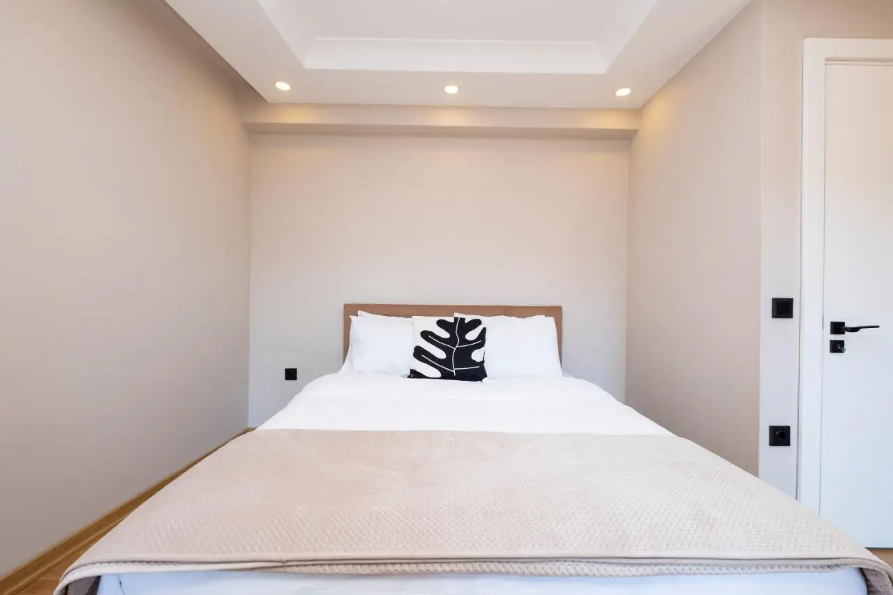 Sea View Two-Bedroom Suite in Managed Residence - Parking and Elevator