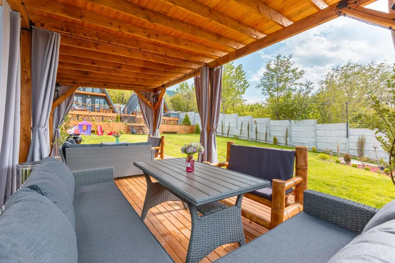 Luxury Cottages with Hot Tubes, Garden and BBQ