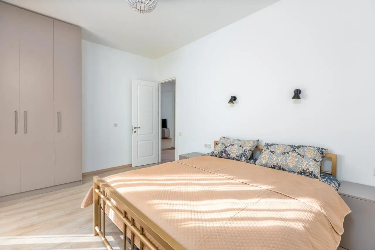 Fresh Air & Panoramic View (Floor 1 & 2)