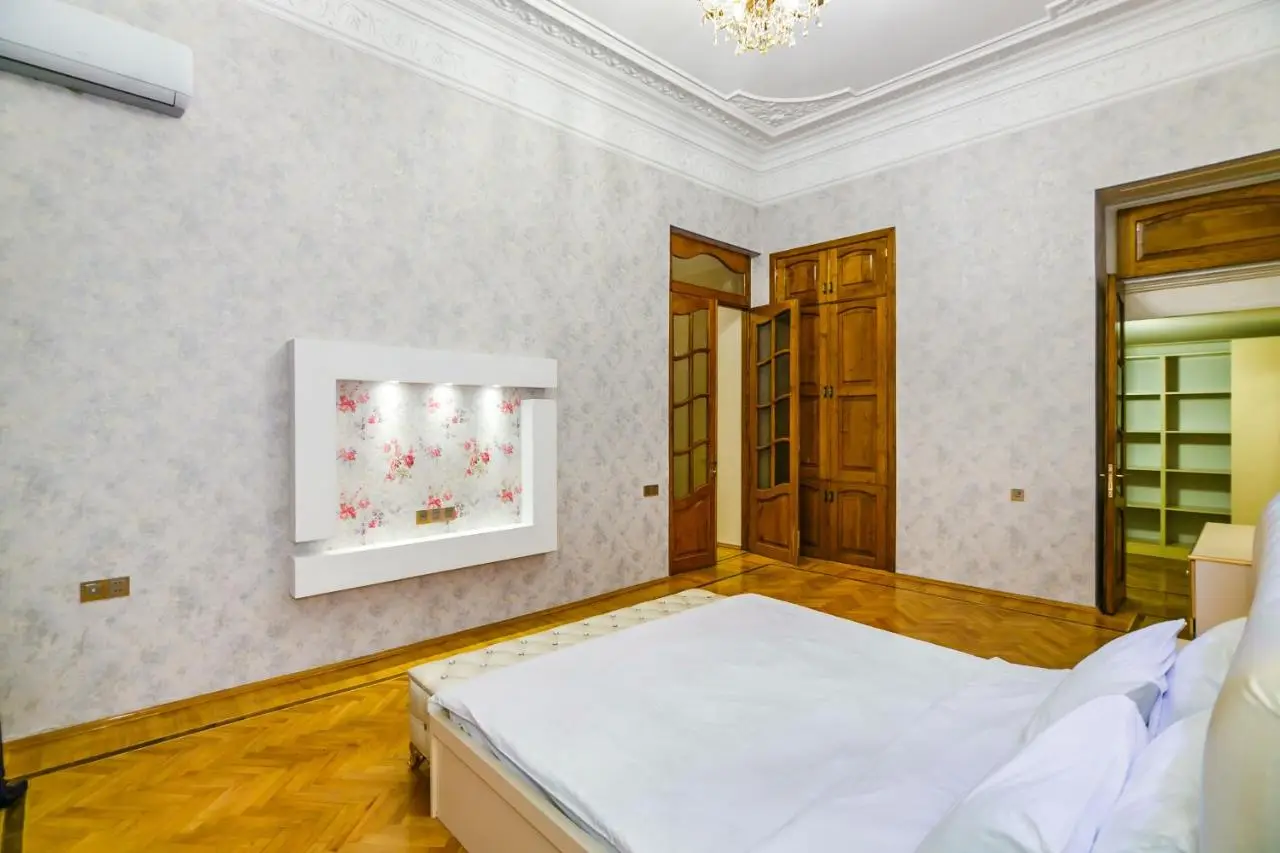 Hezi Aslanov house in CITY CENTRE