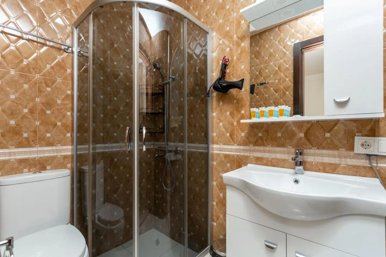 Prime location Apartment with Three Bedroom