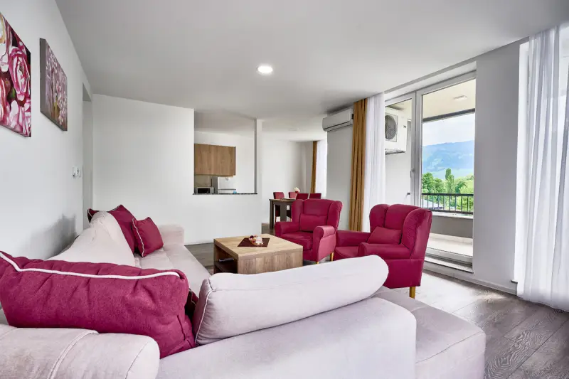 Deluxe Two-Bedroom Riverview Apartment