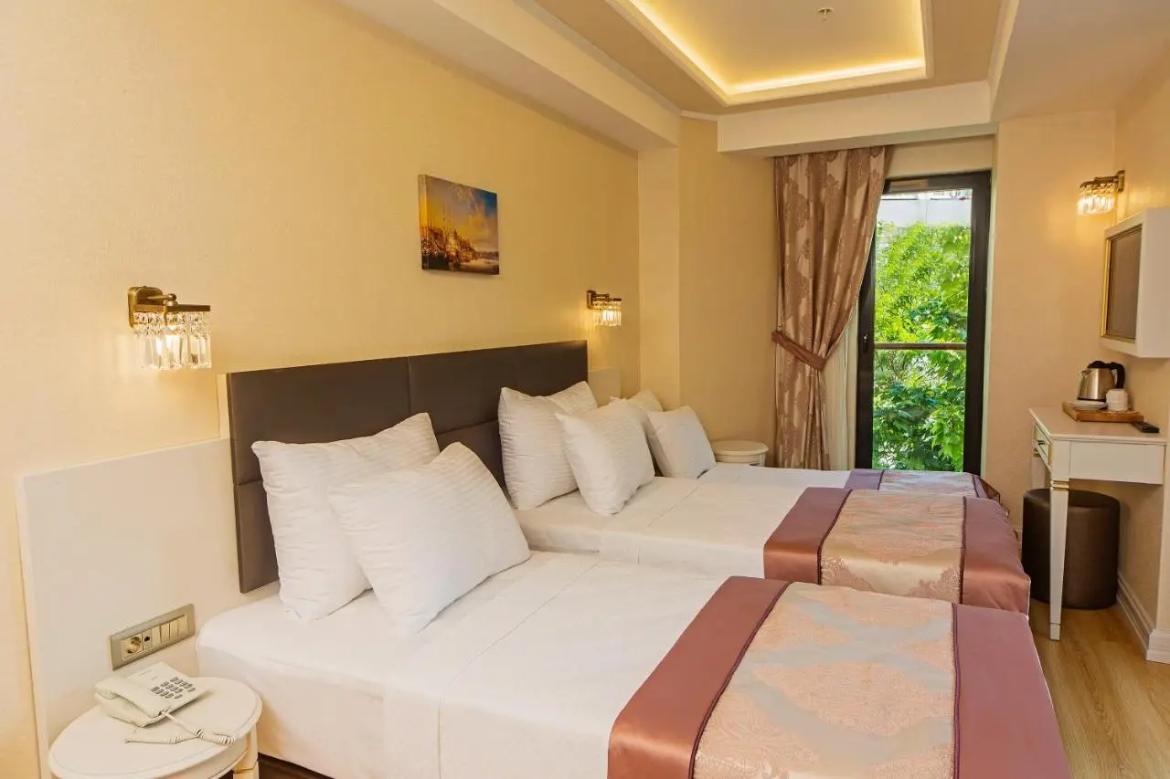 Grand Naki Hotel