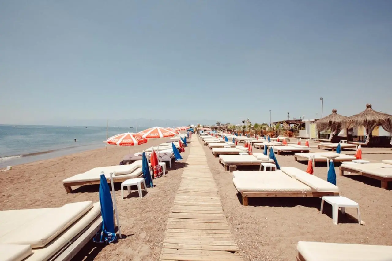 Laren Sea Side Hotel Spa
