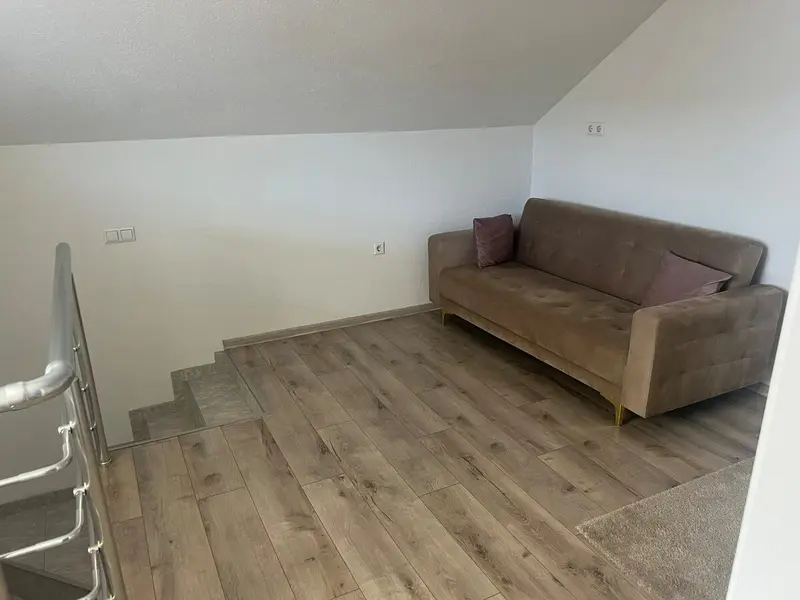House with a large courtyard and parking, 3 air conditioners!