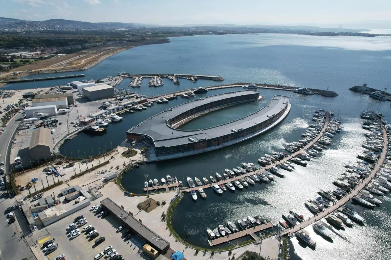 Crowne Plaza Istanbul Tuzla Viaport Marina by IHG