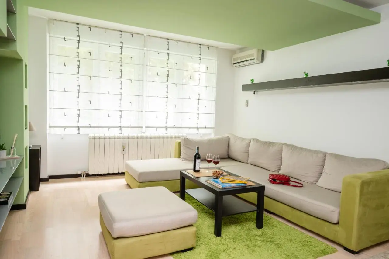 Bright 1BDR Apartment in the City Center