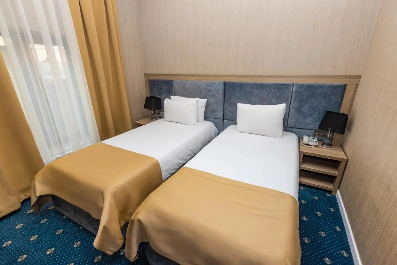 Grand Midway Hotel