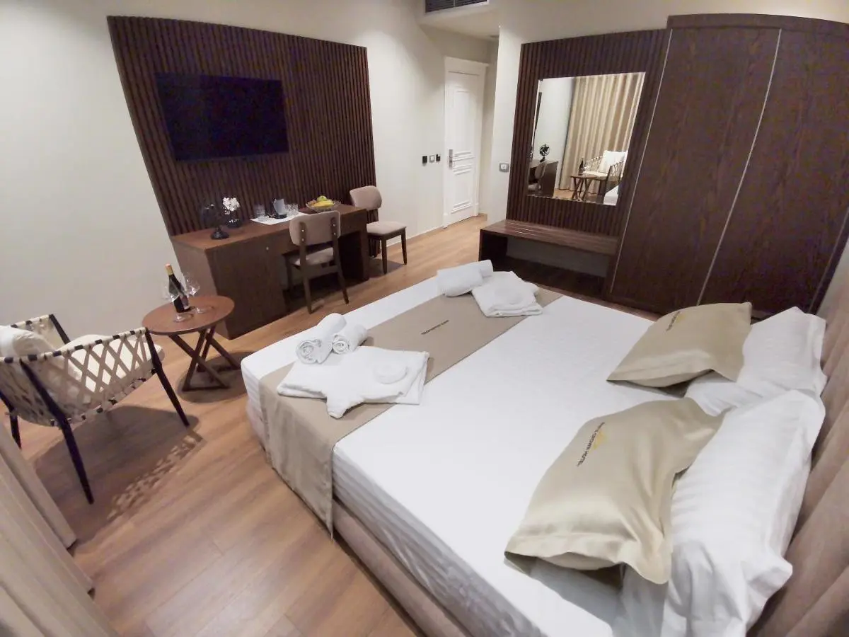 WHITE CROWN HOTEL