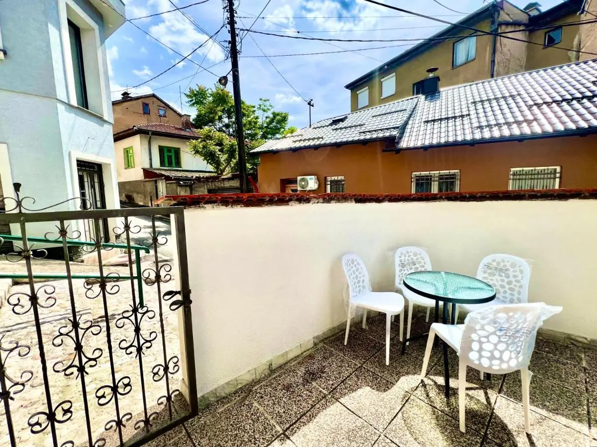 Modern Two-Bedroom Apartment with Garden & Parking