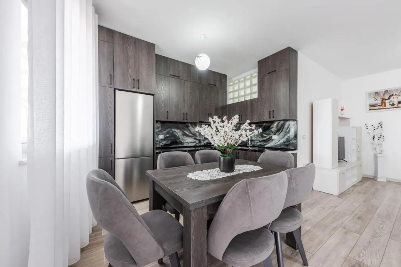 City Escape Apartment by PikHost