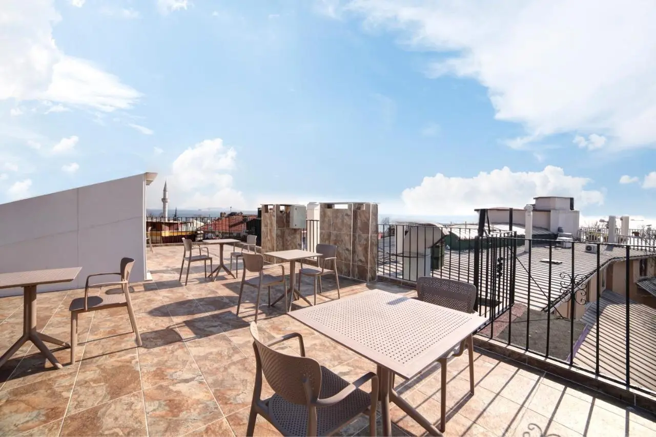 SEVEN ROSES APART HOTEL