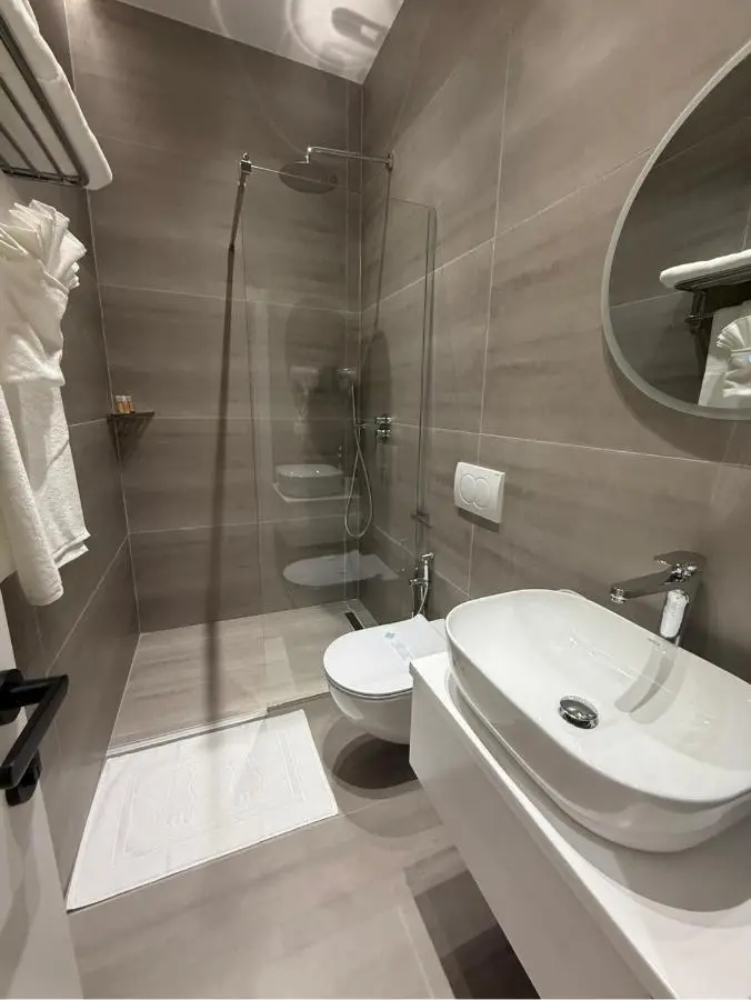 4 Rooms Tirana