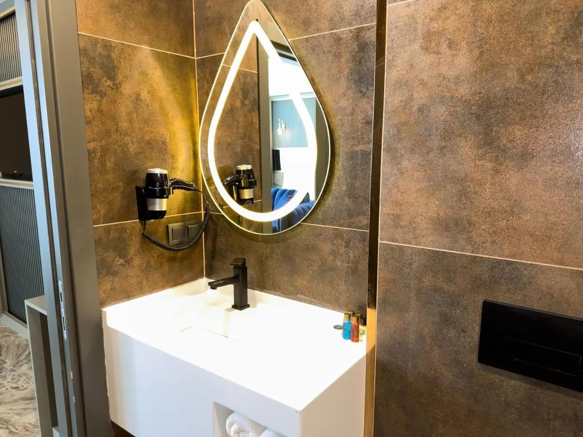 216 Ruby Suite