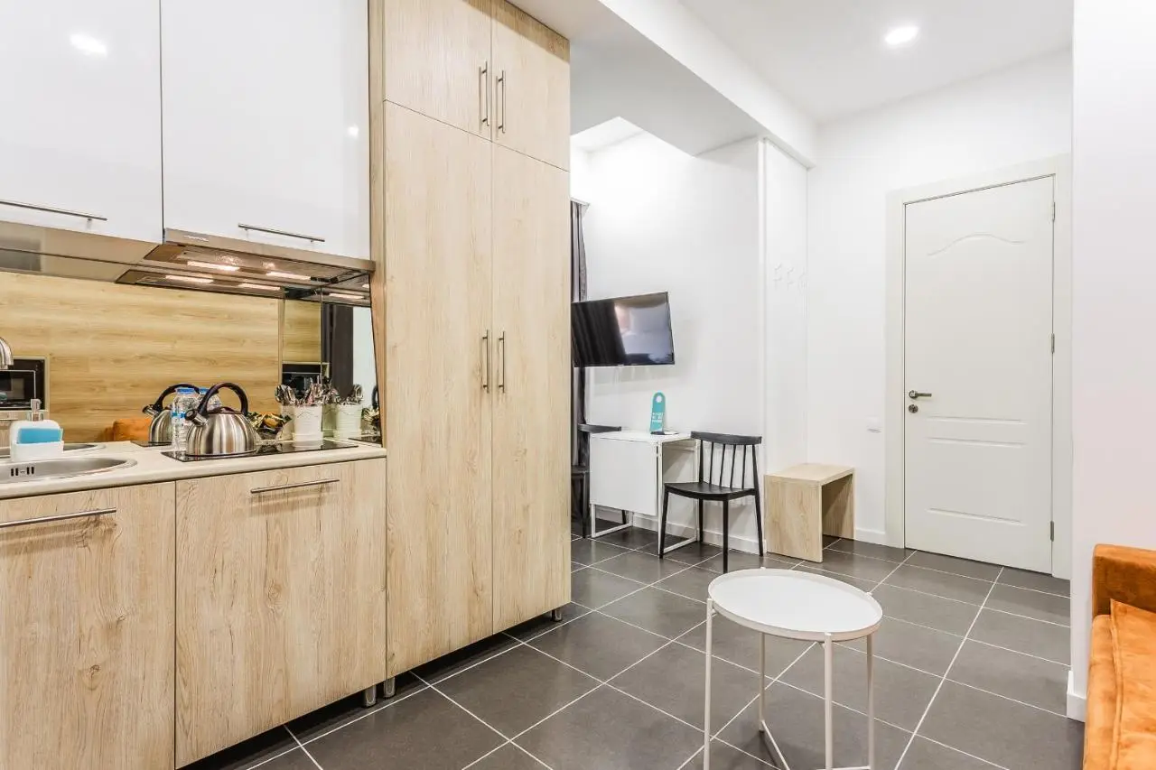 8 Rooms Apartotel On Meidan