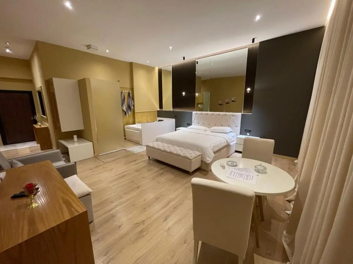 Luxury Jacuzzi Suite- Astir,Tirana